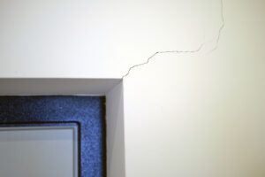 Cracked Walls Indoor House Apartment